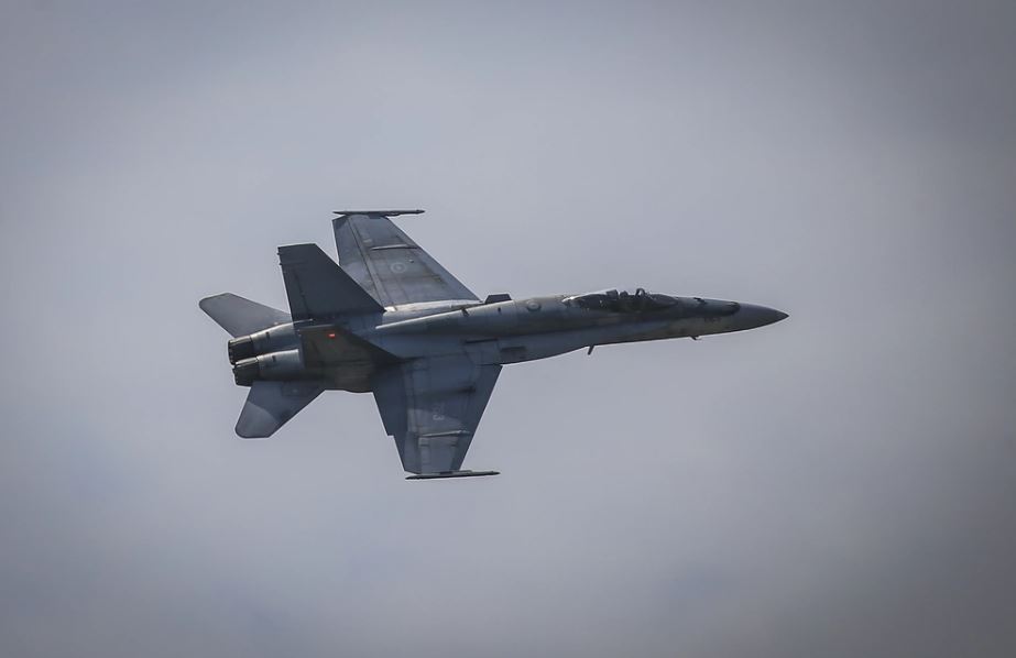 CF-18